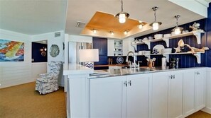 Refrigerador, microondas, horno y lavavajillas 