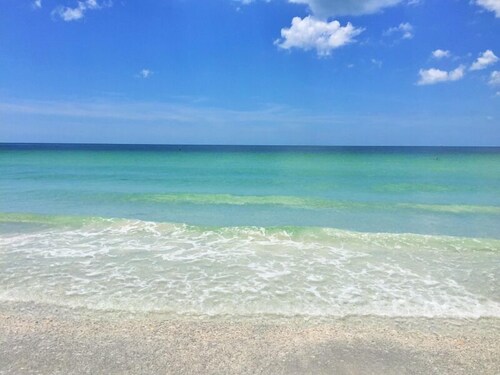 Reef Quaint Beach Cottage menee hiekkaan! 2bdrm 1bath ja allas