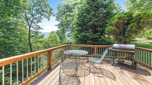 Property grounds - Elk hangout! Private Hot Tub, BuckStove Fireplace, WIFI, Hear the creek! (Maggie Valley)