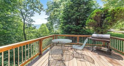 Elk hangout! Private Hot Tub, High-speed WIFI, peaceful sounds of the creek!