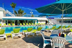 Unclassified image, 4 of 39, button