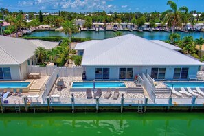 Outdoor pool - P22 - Lovely 3 bedroom 2 bath duplex with private pool, dockage and Cabana Club (Key Colony Beach)