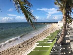 Beach nearby, beach towels - P22 - Lovely 3 bedroom 2 bath duplex with private pool, dockage and Cabana Club (Key Colony Beach)