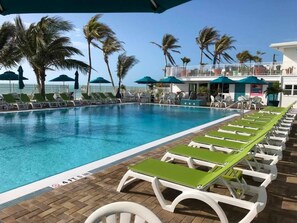 Outdoor pool - P22 - Lovely 3 bedroom 2 bath duplex with private pool, dockage and Cabana Club (Key Colony Beach)