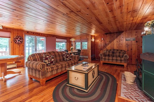 Dog Friendly Stone Cottage w/ Lake Views & Hot Tub