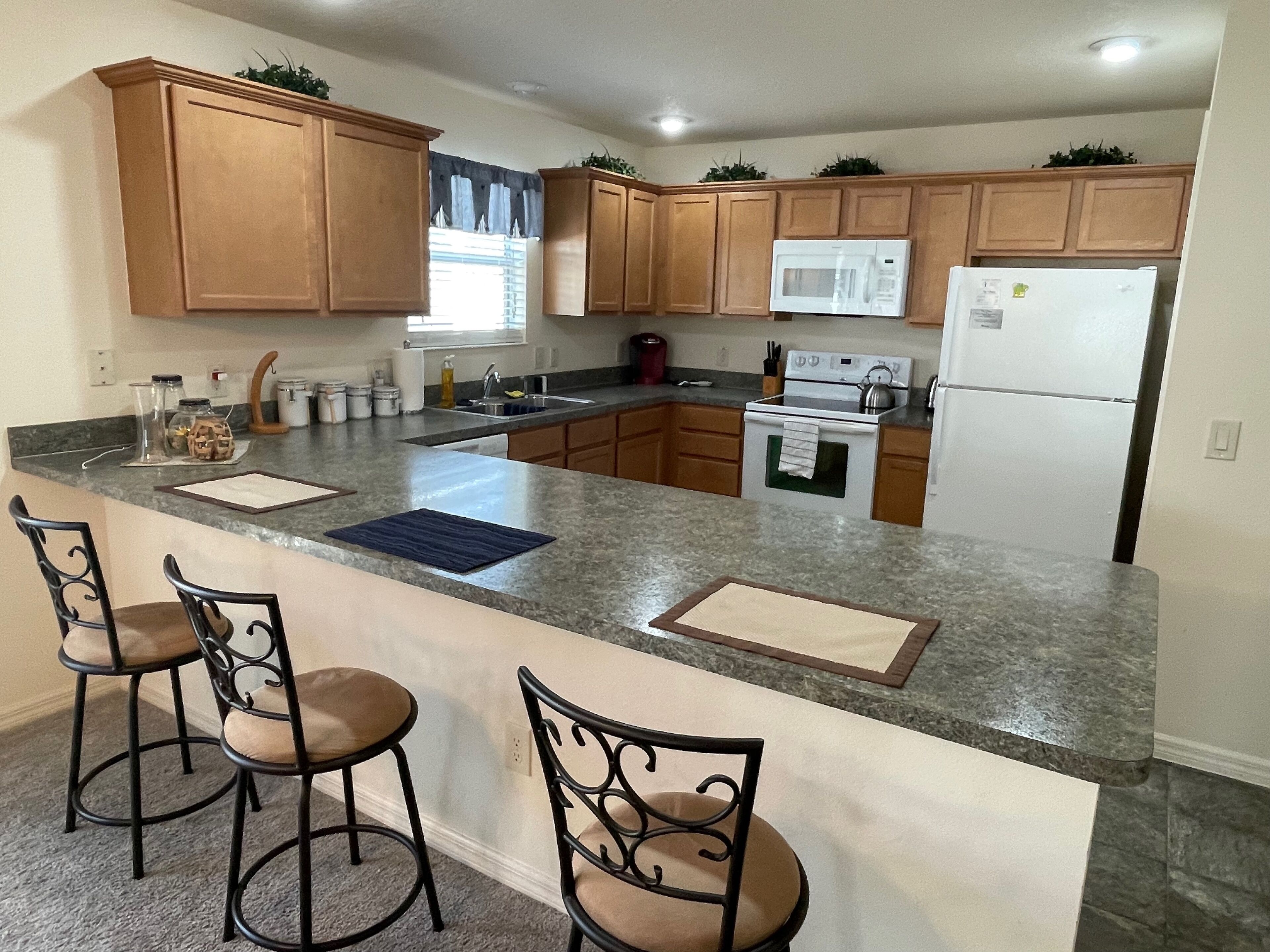 Kylskåp, mikrovågsugn, ugn och spishäll