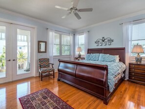 3 bedrooms, iron/ironing board, free WiFi, bed sheets - Sorgenfrei South: Charming beach getaway across from the Gulf! (Anna Maria)