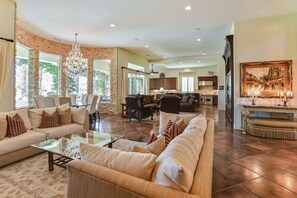 Télévision, cheminée, lecteur de DVD