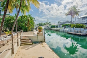 Unclassified image, 5 of 42, button