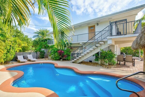 Unclassified image, 1 of 42, button