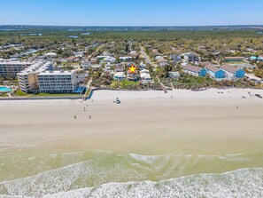 On the beach - 🏖️LaKaSa House on Hill Street-Oceanfront Home with Gorgeous Views🏖️ (New Smyrna Beach)