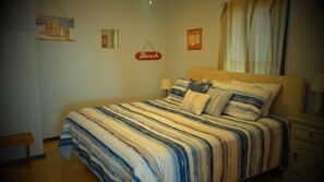 2 bedrooms, free WiFi - Surf Shak: 2  BR, 2  BA House in Crystal Beach, Sleeps 8 (Crystal Beach)