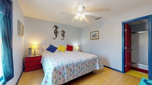 2 bedrooms, free WiFi - Surf Shak: 2  BR, 2  BA House in Crystal Beach, Sleeps 8 (Crystal Beach)