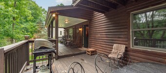 Enjoy Adventure & Relaxation w/ Hot Tub & Fire Pit