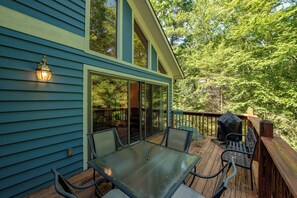 Outdoor dining - Shaded Retreat w/ Fire Pit & Games (SWANTON)