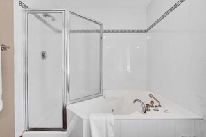 Hair dryer, towels - P21  - Charming 3 bedroom 3.5 bath duplex with dockage and Cabana Club. (Key Colony Beach)