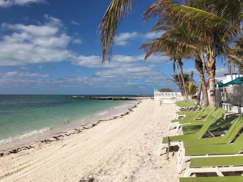 P21  - Charming 3 bedroom 3.5 bath duplex with dockage and Cabana Club.