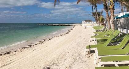 P21 - Charming 3 bedroom 3.5 bath duplex with dockage and Cabana Club.