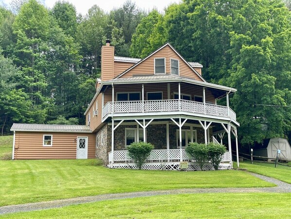 المنشأة من الخارج