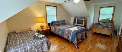 6 bedrooms, travel cot, free WiFi, bed sheets