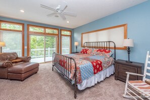 8 bedrooms, free WiFi, bed sheets