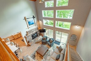 Älytelevisio, takka, DVD-soitin