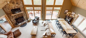 Dog Friendly Mountaintop Retreat w/ Hot Tub