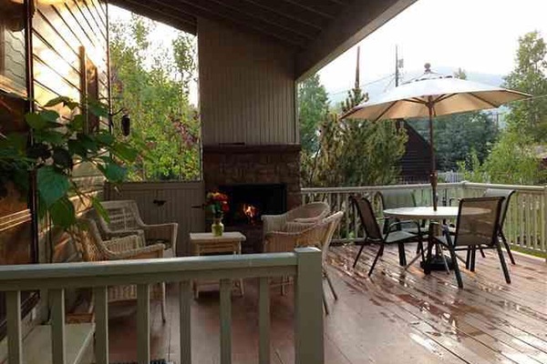 Outdoor dining