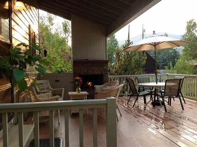 123 Maroon | Classic Crested Butte Home | Walk to Elk | Dog Friendly | Gas Grill