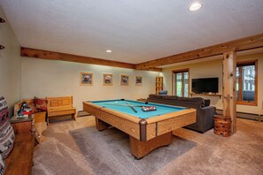 Game room - Stylish Lake Retreat w/ Hot Tub, Dock & Fire Pit (Oakland)