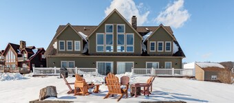 Updated Lakefront Retreat w/ Pool Table & Hot Tub