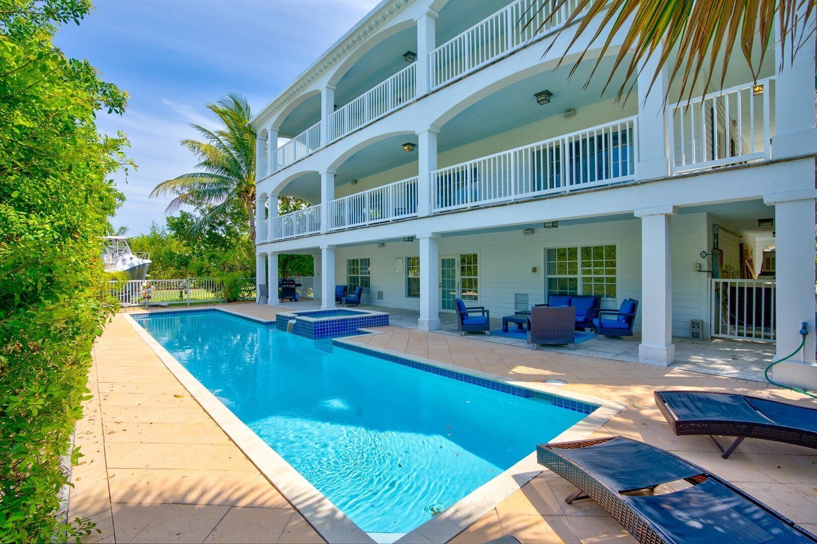 P15 - Spacious 5 bedroom home with private pool and dockage.