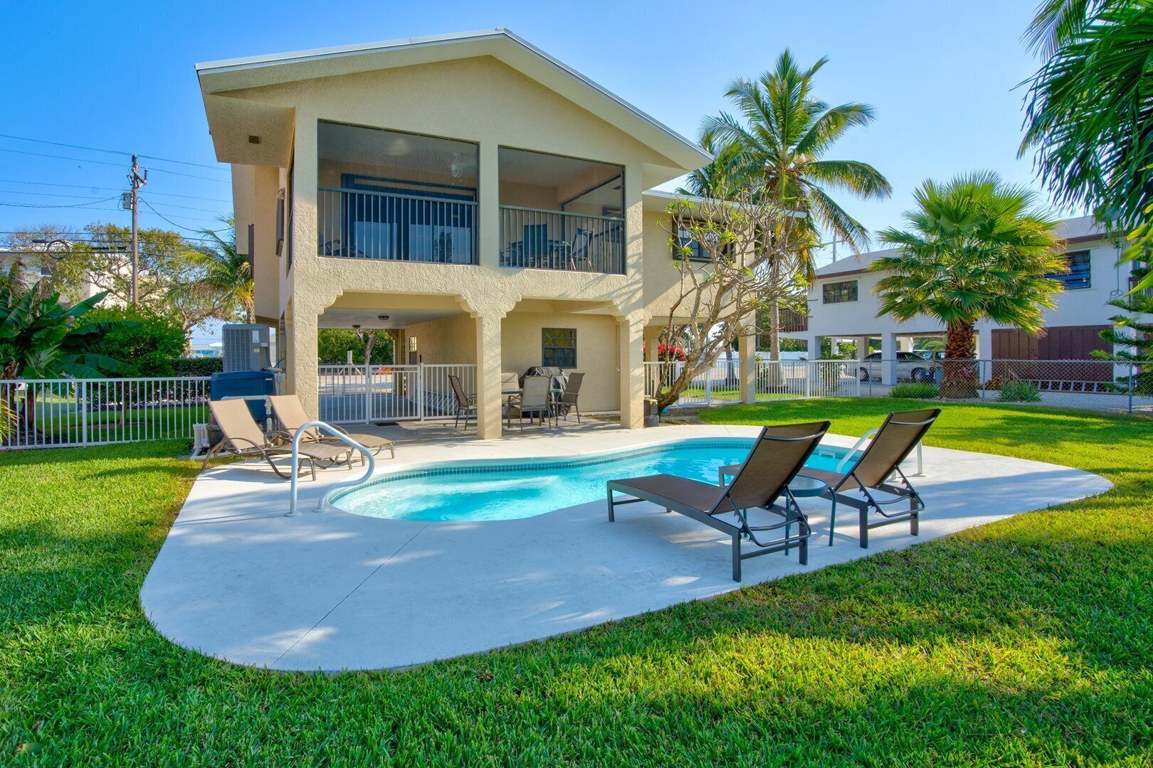 P53 - Gulf Side 3 bedroom, single family home with pool