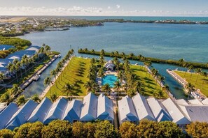 Luokittelematon kuva, 5 kautta 46, painike