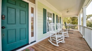 Property grounds - Inviting Beach Retreat with wonderful Lake Views to Relax and Enjoy (Georgetown)
