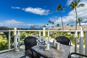 Outdoor dining - Luxurious Villa with High-End Finishes AC and a Large Private Lanai (Wailea)