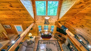 Télévision, cheminée, lecteur de DVD, baby-foot