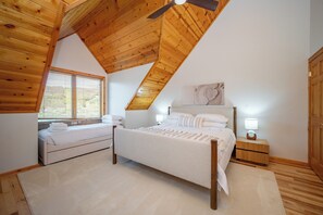 8 bedrooms, free WiFi, bed sheets