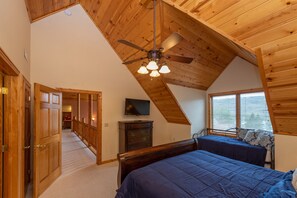 8 bedrooms, free WiFi, bed sheets