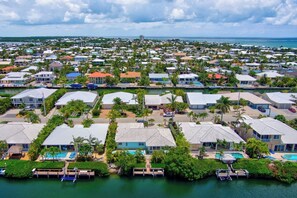 Exterior - P27 - Private Beach Access! Pool home with everything you need for an unforgettable vacation. 3 bedroom 2 baths with deep water dockage. (Key Colony Beach)