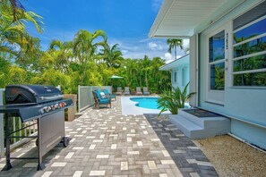 Terrace/patio - P27 - Private Beach Access! Pool home with everything you need for an unforgettable vacation. 3 bedroom 2 baths with deep water dockage. (Key Colony Beach)