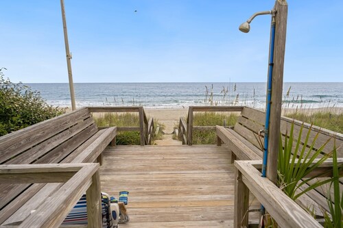 Frente al mar espectacular de estar con una cocina perfecta para el entretenimiento de invitación
