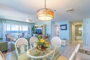 Unclassified image, 4 of 25, button