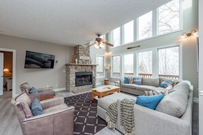 Smart TV, fireplace
