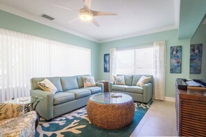 TV - P03 - Charming 4 bedroom home with pool and dock. (Marathon)
