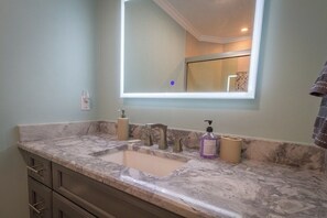 Luokittelematon kuva, 3 kautta 50, painike