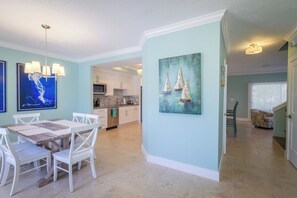 Dining - P03 - Charming 4 bedroom home with pool and dock. (Marathon)