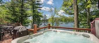 Spacious Dog Friendly Escape w/ Hot Tub