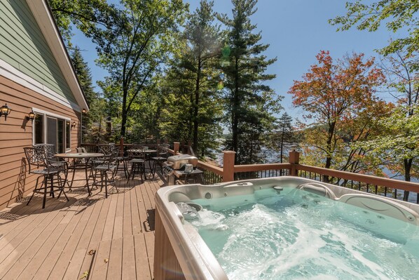 Outdoor dining - Spacious Dog Friendly Escape w/ Hot Tub & Lake Access (Swanton)