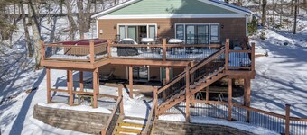 Kiss The Lake: Lakefront, Dogs Welcome, Dock, Hot Tub, Pool Table!